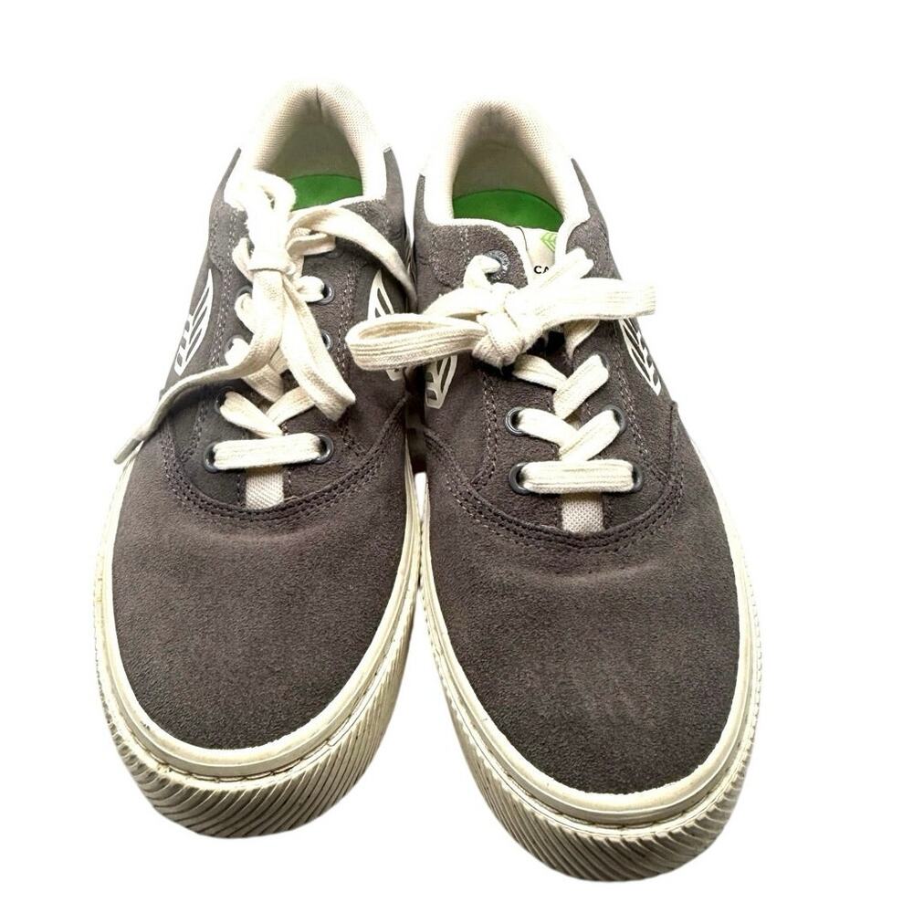 Cariuma Naioca Sneaker in gray suede Size 8.5 women